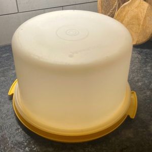 Vintage Tupperware layer cake carrier/server.  In near perfect condition.